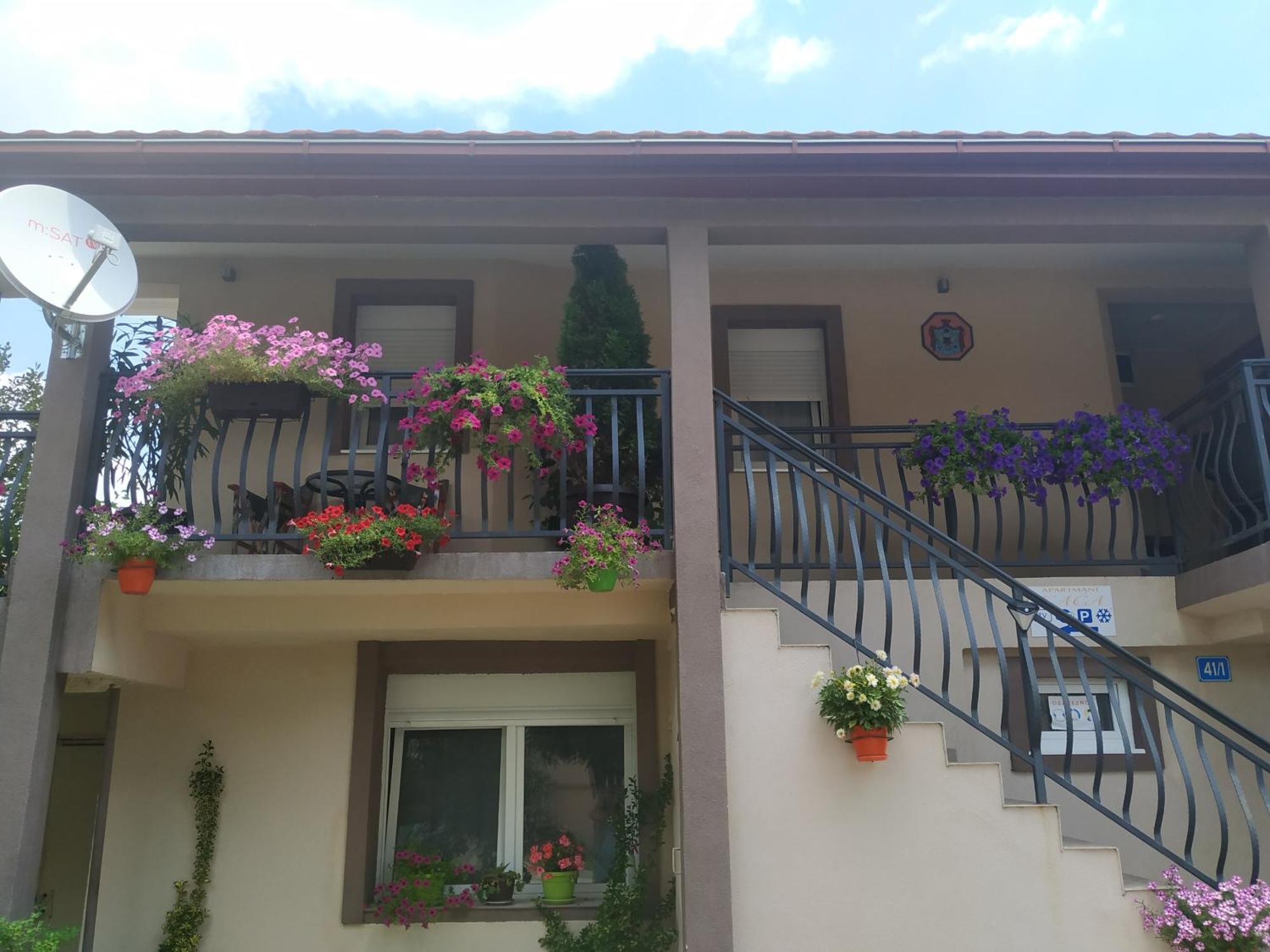 Apartment Kaca *